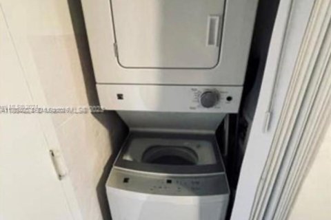 Купить кондоминиум в Майами, Флорида 40.51м2, № 2049035 - фото 8