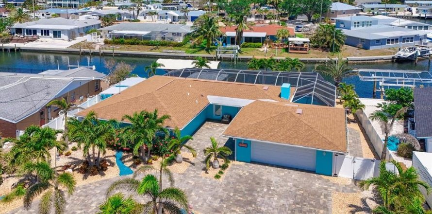 House in Bradenton, Florida 3 bedrooms, 158.77 sq.m. № 1630704