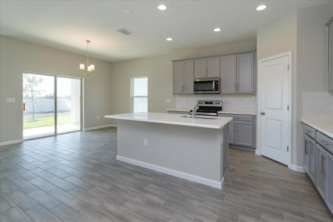 Casa en venta en Lady Lake, Florida, 4 dormitorios, 180.04 m2 № 1835875 - foto 4