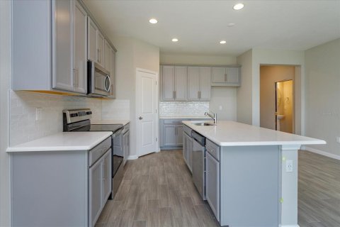 Casa en venta en Lady Lake, Florida, 4 dormitorios, 180.04 m2 № 1835875 - foto 3