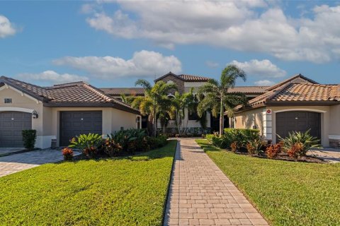 Condo in Bradenton, Florida, 2 bedrooms in LAKEWOOD NATIONAL  № 1780518 - photo 3