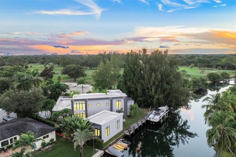 Villa ou maison à vendre à Miami Shores, Floride: 5 chambres, 386.1 m2 № 1982507 - photo 1