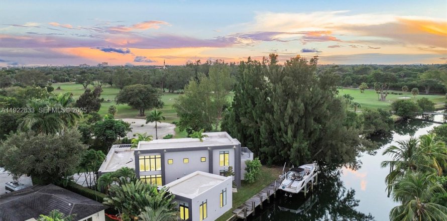 Villa ou maison à Miami Shores, Floride 5 chambres, 386.1 m2 № 1982507