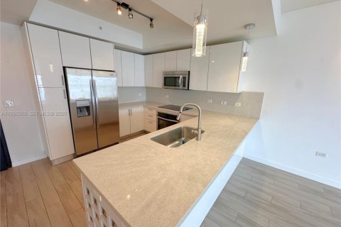 Condo in Miami, Florida, 1 bedroom № 2178027 - photo 4