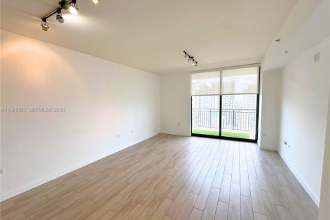 Condo in Miami, Florida, 1 bedroom № 2178027 - photo 5