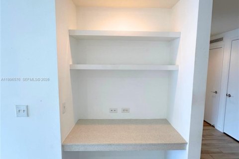 Condo in Miami, Florida, 1 bedroom № 2178027 - photo 7