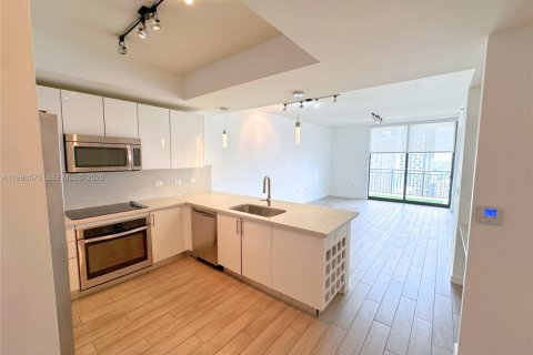 Condo in Miami, Florida, 1 bedroom № 2178027 - photo 3