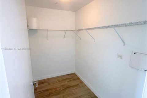 Condo in Miami, Florida, 1 bedroom № 2178027 - photo 10