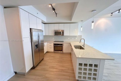 Condo in Miami, Florida, 1 bedroom № 2178027 - photo 12