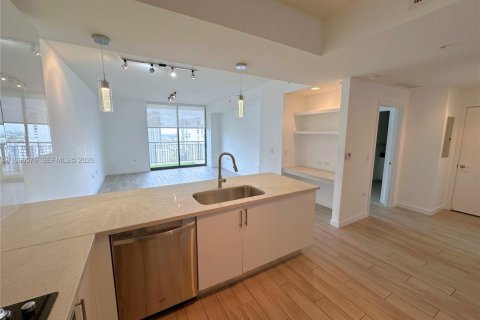Condo in Miami, Florida, 1 bedroom № 2178027 - photo 2