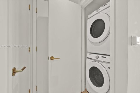 Copropriété à louer à Miami, Floride: 2 chambres, 78.5 m2 № 2259944 - photo 16
