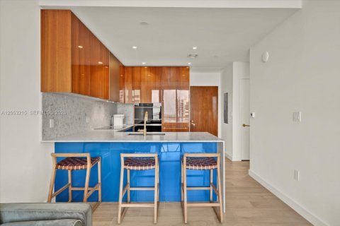 Copropriété à louer à Miami, Floride: 2 chambres, 78.5 m2 № 2259944 - photo 4