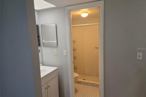 Condo in Bradenton, Florida, 2 bedrooms  № 2379688 - photo 9