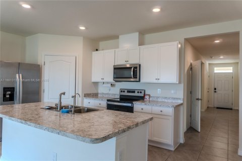 House in Davenport, Florida 4 bedrooms, 173.45 sq.m. № 1944103 - photo 1
