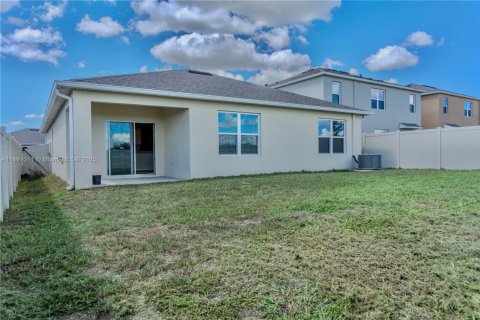 House in Davenport, Florida 4 bedrooms, 173.45 sq.m. № 1944103 - photo 16