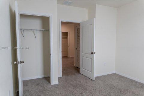 House in Davenport, Florida 4 bedrooms, 173.45 sq.m. № 1944103 - photo 13