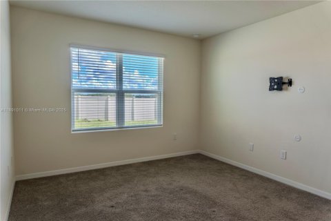 House in Davenport, Florida 4 bedrooms, 173.45 sq.m. № 1944103 - photo 5