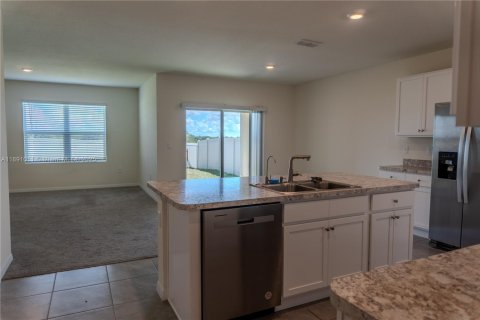 House in Davenport, Florida 4 bedrooms, 173.45 sq.m. № 1944103 - photo 2