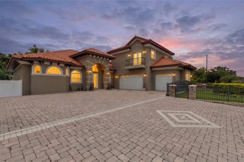 Villa ou maison à vendre à Tampa, Floride: 4 chambres, 400.78 m2 № 2167101 - photo 4