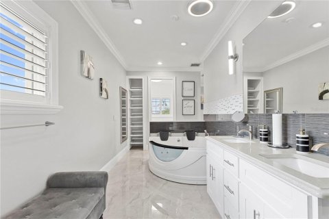 Villa ou maison à vendre à Tampa, Floride: 4 chambres, 400.78 m2 № 2167101 - photo 8