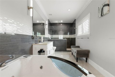 Villa ou maison à vendre à Tampa, Floride: 4 chambres, 400.78 m2 № 2167101 - photo 6