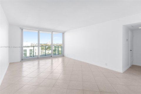 Condominio en venta en Miami Beach, Florida, 1 dormitorio, 79.15 m2 № 1979816 - foto 2