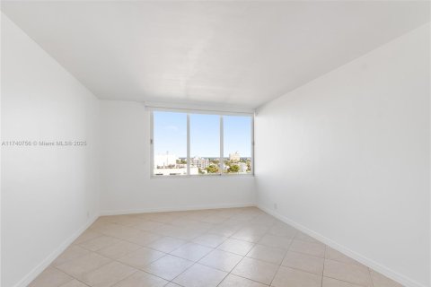 Condominio en venta en Miami Beach, Florida, 1 dormitorio, 79.15 m2 № 1979816 - foto 8