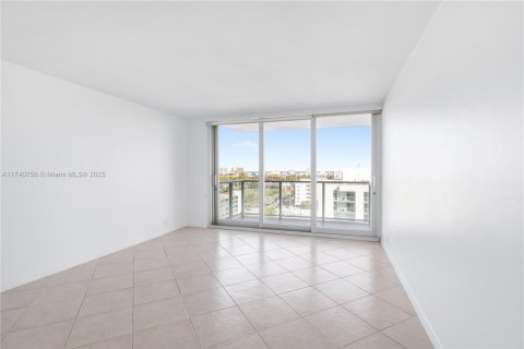 Condominio en venta en Miami Beach, Florida, 1 dormitorio, 79.15 m2 № 1979816 - foto 3