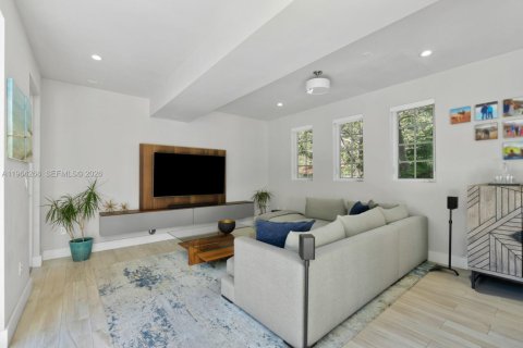 Villa ou maison à vendre à Coral Gables, Floride: 3 chambres, 235.6 m2 № 2026871 - photo 18