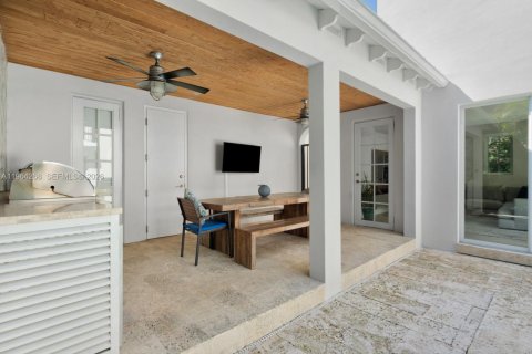 Villa ou maison à vendre à Coral Gables, Floride: 3 chambres, 235.6 m2 № 2026871 - photo 24