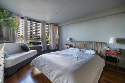 Condo in Miami Beach, Florida, 1 bedroom  № 2001585 - photo 12