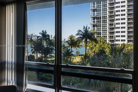 Condo in Miami Beach, Florida, 1 bedroom  № 2001585 - photo 10