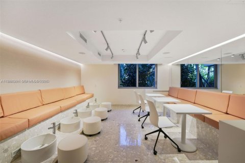 Condo in Miami Beach, Florida, 1 bedroom  № 2001585 - photo 28