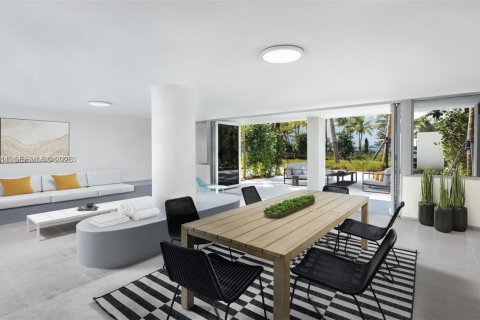 Condo in Miami Beach, Florida, 1 bedroom  № 2001585 - photo 22