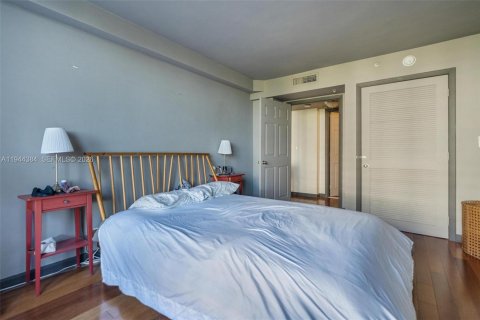 Condo in Miami Beach, Florida, 1 bedroom  № 2001585 - photo 13