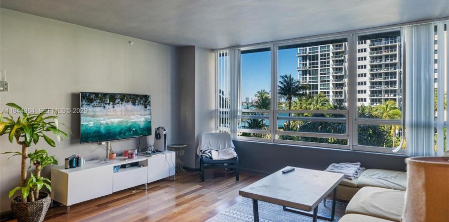 Condo in Miami Beach, Florida, 1 bedroom  № 2001585