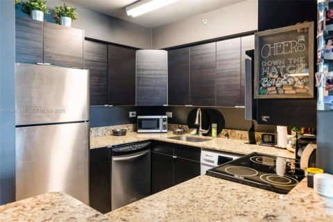 Condo in Miami Beach, Florida, 1 bedroom  № 2001585 - photo 7