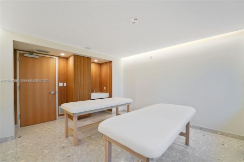 Condo in Miami Beach, Florida, 1 bedroom  № 2001585 - photo 29