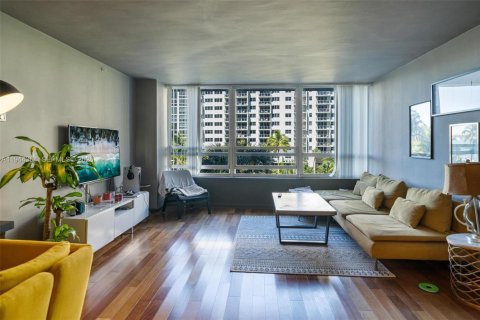 Condo in Miami Beach, Florida, 1 bedroom  № 2001585 - photo 3