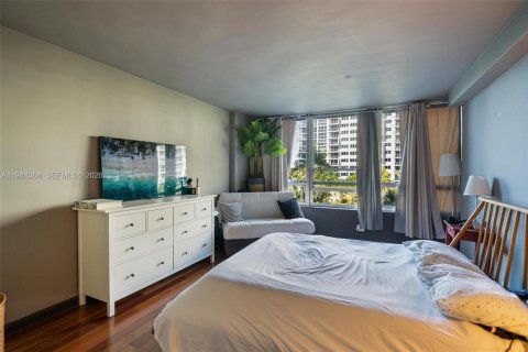 Condo in Miami Beach, Florida, 1 bedroom  № 2001585 - photo 11