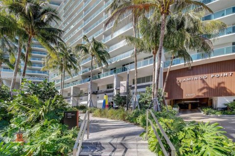 Condo in Miami Beach, Florida, 1 bedroom  № 2001585 - photo 17