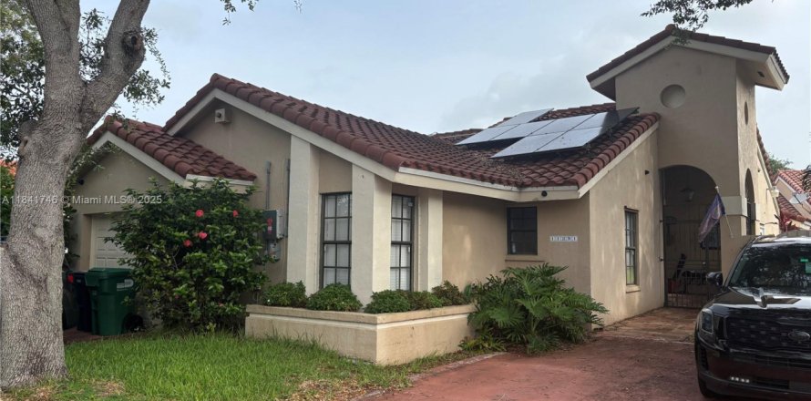 House in Miami, Florida 3 bedrooms, 141.95 sq.m. № 1854996