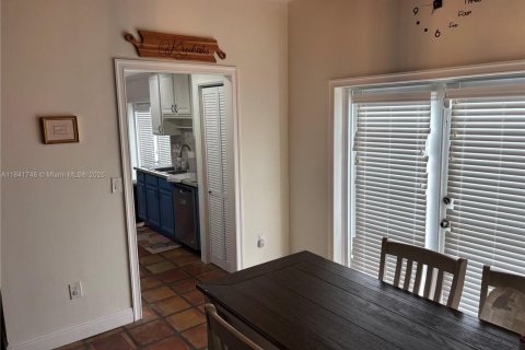 House in Miami, Florida 3 bedrooms, 141.95 sq.m. № 1854996 - photo 6