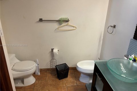 House in Miami, Florida 3 bedrooms, 141.95 sq.m. № 1854996 - photo 13