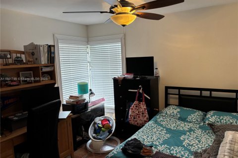 House in Miami, Florida 3 bedrooms, 141.95 sq.m. № 1854996 - photo 16
