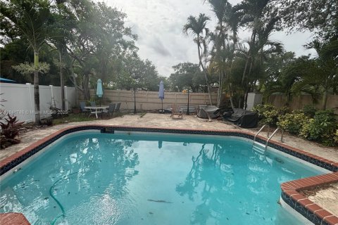 House in Miami, Florida 3 bedrooms, 141.95 sq.m. № 1854996 - photo 3