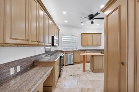 Купить кондоминиум в Лайтхаус-Пойнт, Флорида 2 спальни, 167.22м2, № 1966120 - фото 23