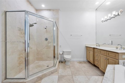 Купить кондоминиум в Лайтхаус-Пойнт, Флорида 2 спальни, 167.22м2, № 1966120 - фото 17