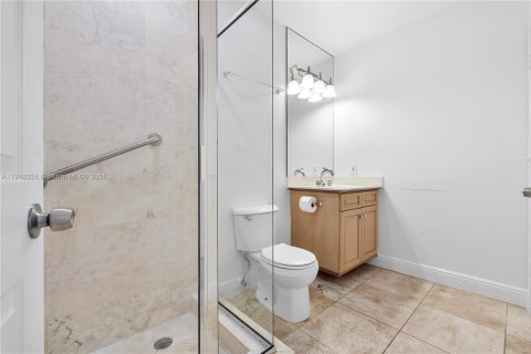 Купить кондоминиум в Лайтхаус-Пойнт, Флорида 2 спальни, 167.22м2, № 1966120 - фото 21