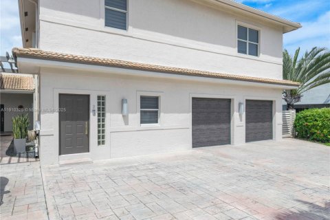 Купить кондоминиум в Лайтхаус-Пойнт, Флорида 2 спальни, 167.22м2, № 1966120 - фото 4